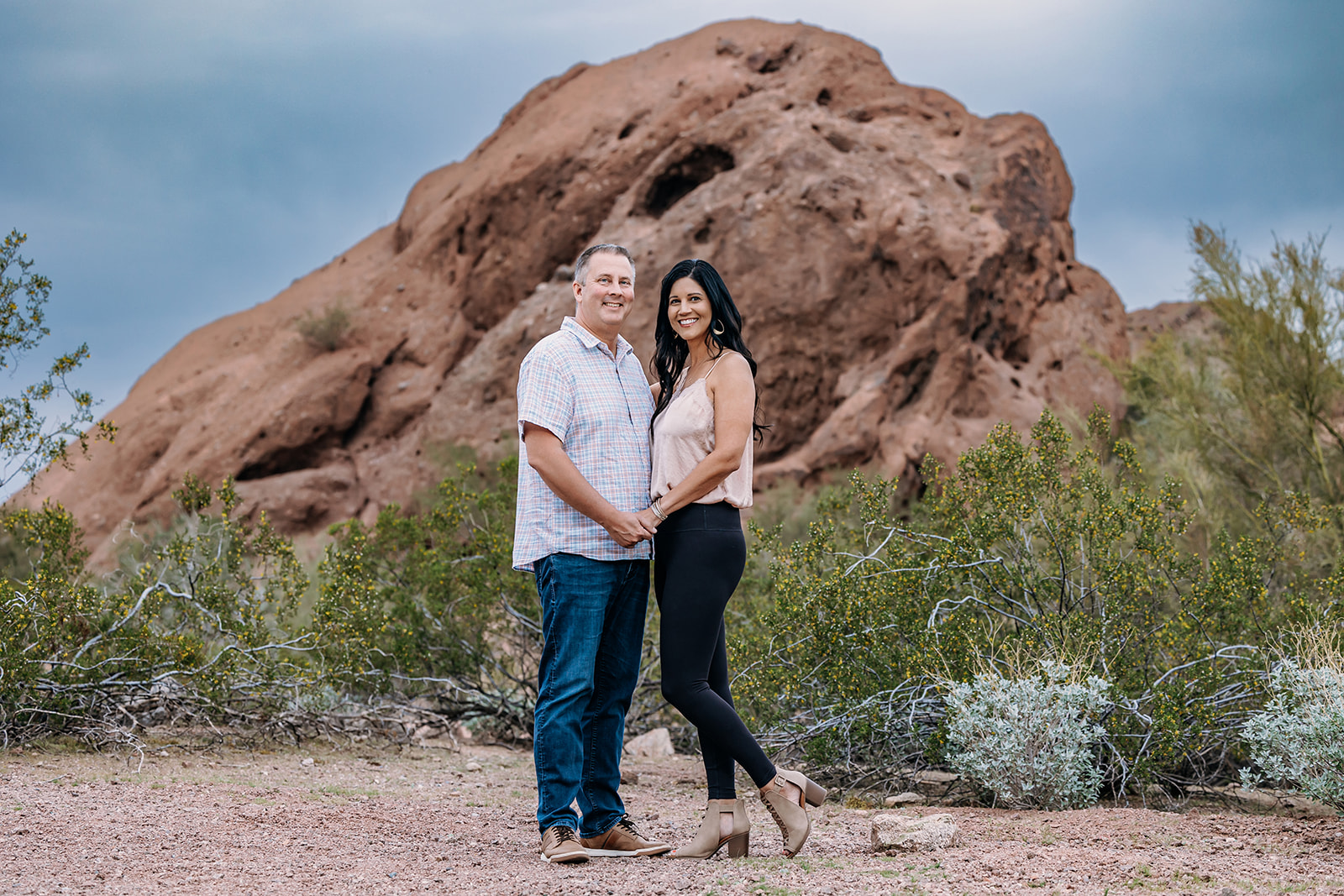 Family session at Papago park in Phoenix Arizona - Lia's Photography
